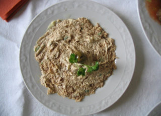 tonijnsalade maak je zelf maar op Karpathos smaken ze toch beter