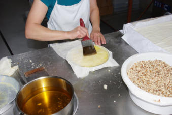 de bereiding van Griekse Baklava