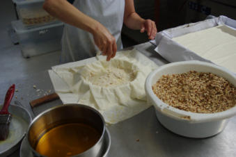 de bereiding van Griekse Baklava