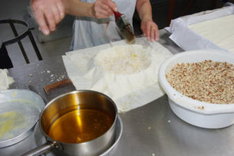 de bereiding van Griekse Baklava