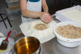 de bereiding van Griekse Baklava