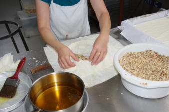 de bereiding van Griekse Baklava