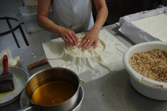 de bereiding van Griekse Baklava