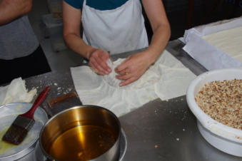 de bereiding van Griekse Baklava