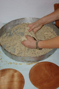 de broodmatjes worden door de zaden gehaald die er dan aankleven
