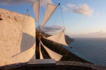 windmolen op Olympos, vorzien van nieuwe Nederlandse zeilen