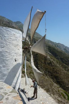 zijaanzicht van een windmolen