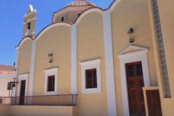 De grote kerk in het centrum van Pigadia Karpathos Griekenland