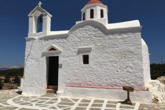 Agia Kyriaki met mooie blauwe lucht erboven