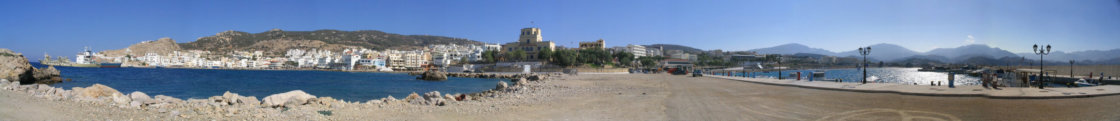 Panorama van de jachthaven van Pigadia Karpathos
