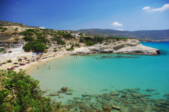 Golden Sand is het grote zandstrand van Amoopi Karpathos Griekenland