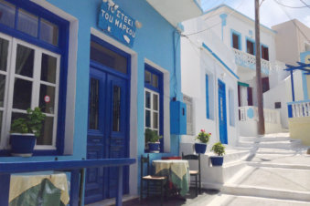 De nauwe straatjes in Arkasa Karpathos Griekenland