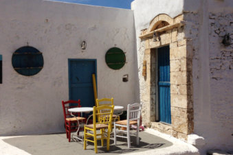 Fotogeniek terrasje in Arkasa Karpathos Griekenland