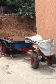 Oud voertuig in Arkasa Karpathos Griekenland