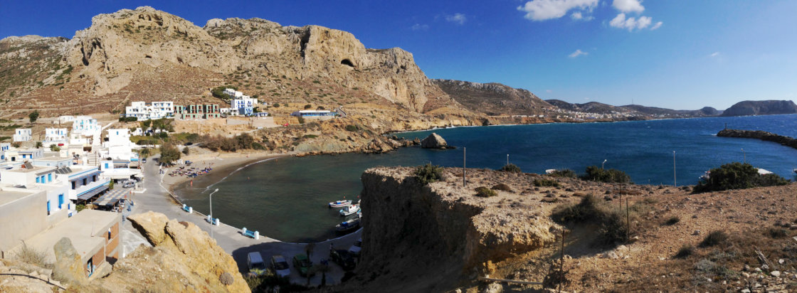 Panoramafoto Finiki, het kleine vissersdorpje op Karpathos Griekenland
