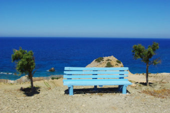 Het beroemde "blauwe bankje" op Karpathos Griekenland