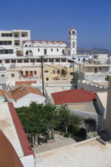 De grote kerk van Menetes op Karpathos Griekenland