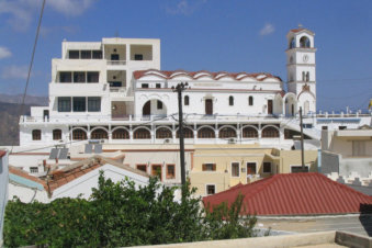 De grote kerk in Menetes op Karpathos Griekenland