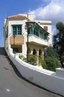 Taverne aan de doorgaande weg in Aperi Karpathos Griekenland