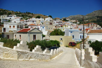 Zicht op Volada Karpathos Griekenland vanaf de begraafplaats