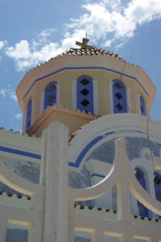 Mooie koepel op de kerk van Othos op Karpathos Griekenland