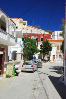 Doorgaande weg in Othos op Karpathos