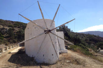 De windmolen zonder zeil van Piles op Karpathos Griekenland