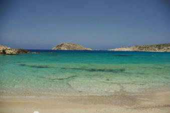 Mooi gekleurde zee bij Lefkos op Karpathos Griekenland