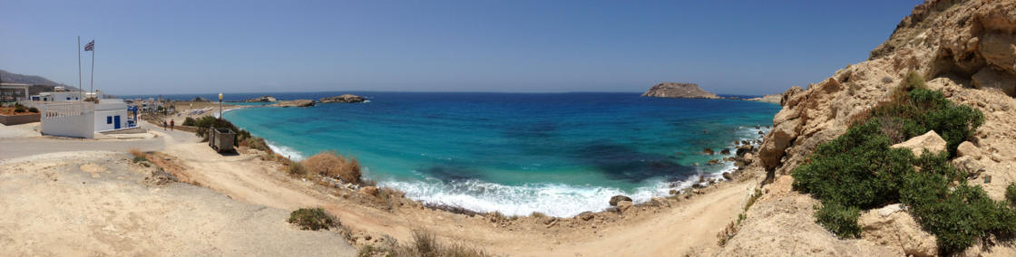 De grillige kustlijn achter Lefkos op Karpathos