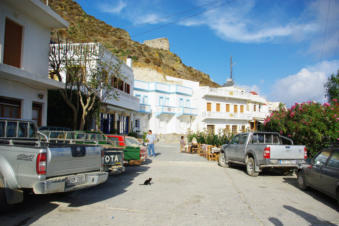 De ingang van het bergdorp Olympos