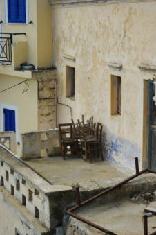 Dit huis in Olympos is aan een schilderbeurt toe