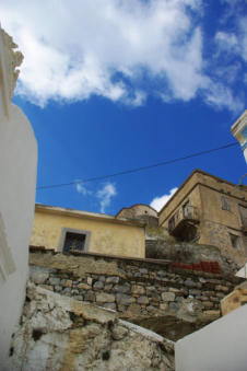 Een blauwe lucht boven Olympos Karpathos