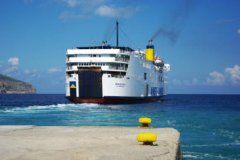 De ferry vertrekt weer richting Rhodos